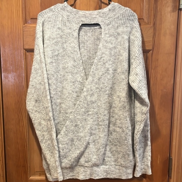 RD style women’s pull over sweater with open back size large . - Picture 2 of 7